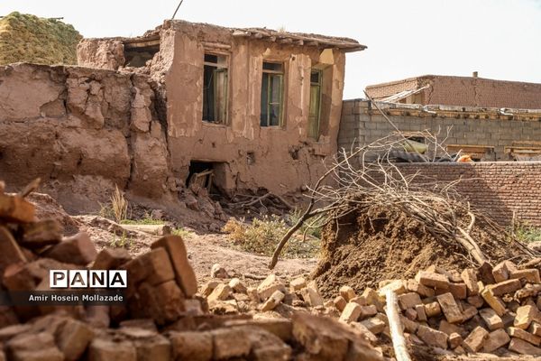 مناطق زلزله زده خوی؛ آغاز عملیات آواربرداری