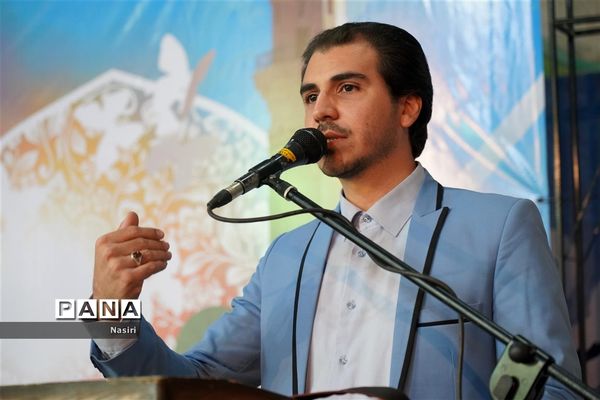 گردهمایی 1400 دانش‌آموز دختر اصفهانی در همایش نور چشم