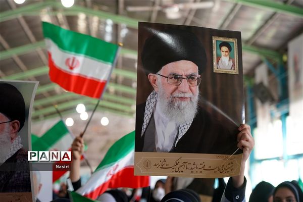 گردهمایی 1400 دانش‌آموز دختر اصفهانی در همایش نور چشم