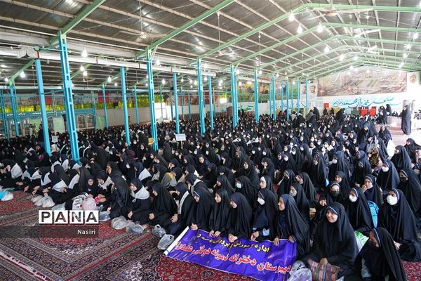 گردهمایی 1400 دانش‌آموز دختر اصفهانی در همایش نور چشم