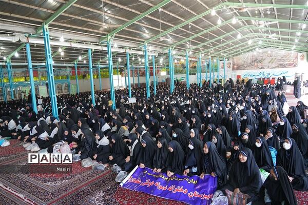 گردهمایی 1400 دانش‌آموز دختر اصفهانی در همایش نور چشم