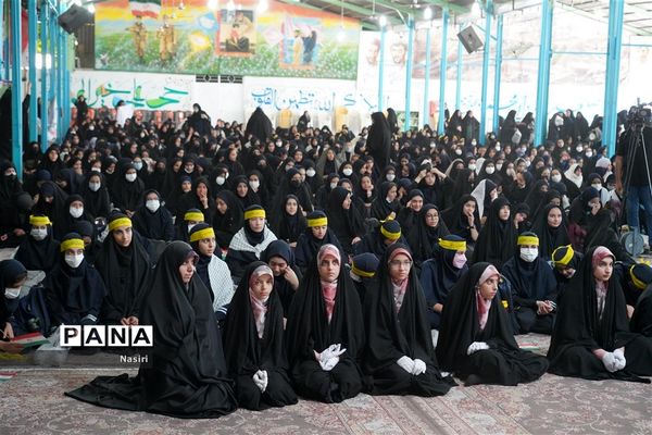 گردهمایی 1400 دانش‌آموز دختر اصفهانی در همایش نور چشم