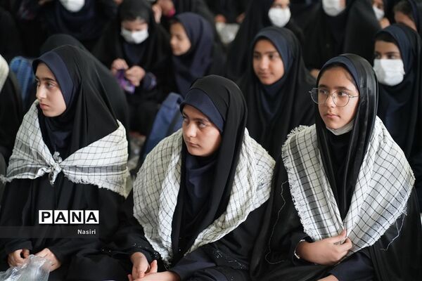 گردهمایی 1400 دانش‌آموز دختر اصفهانی در همایش نور چشم