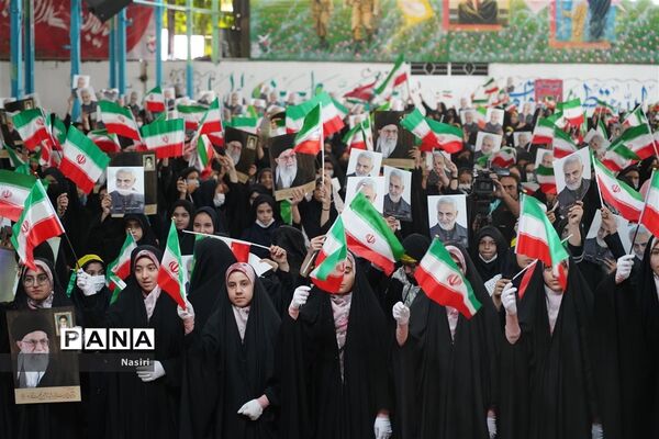 گردهمایی 1400 دانش‌آموز دختر اصفهانی در همایش نور چشم