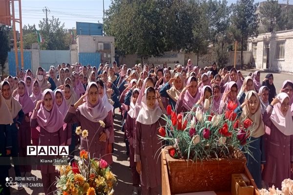 آیین مراسم جشن عاطفه و جشن پرچم در دبستان سمیه کاشمر
