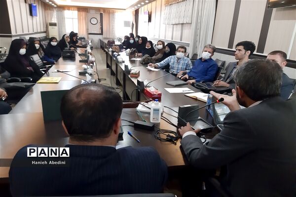 برگزاری جلسه جهاد تبیین بررسی نقش مربیان در تمدن‌سازی ویژه مربیان پیشتاز در ناحیه سه شیراز