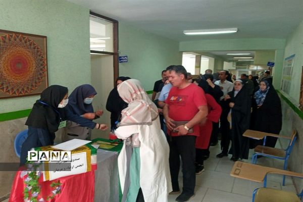 برگزاری انتخابات انجمن اولیا و مربیان دبیرستان نمونه دولتی شرافت شهرستان ساوجبلاغ