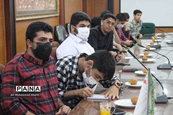 نشست جهاد تبیین ویژه اعضای هیات رئیسه مجلس دانش‌آموزی نواحی چهارگانه شیراز