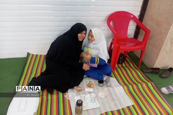 بزرگداشت روز سالمند در دبستان ریحان شهریار