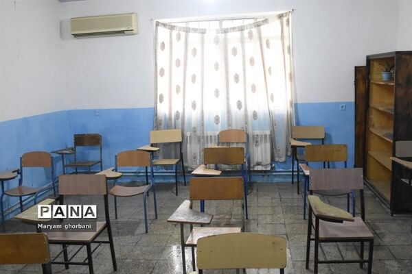 دانش‌آموزان بهنمیری برای نظافت مدرسه دست به کار شدند