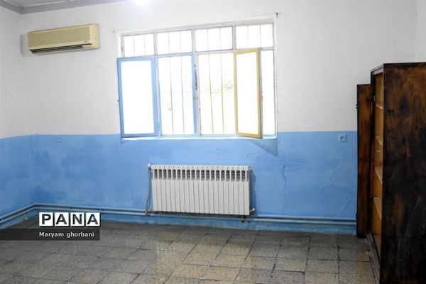 دانش‌آموزان بهنمیری برای نظافت مدرسه دست به کار شدند