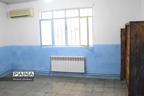دانش‌آموزان بهنمیری برای نظافت مدرسه دست به کار شدند