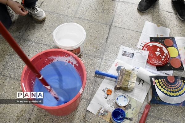 دانش‌آموزان بهنمیری برای نظافت مدرسه دست به کار شدند