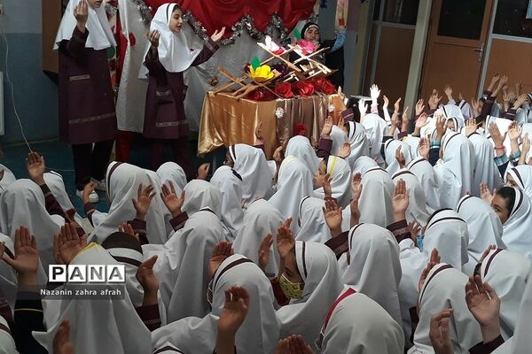 جشن میلاد پیامبر(ص) در دبستان حضرت زهرا(س) رودهن