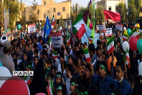 خروش‌هزار‌نفری‌دختران‌دهه‌نودی در شهر کوشک