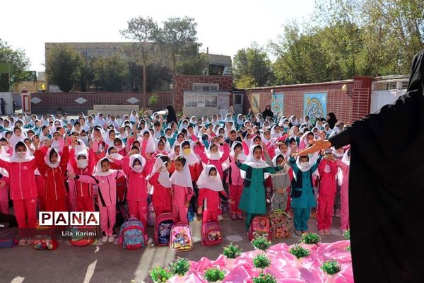 برگزاری آیین حافظ خوانی در مدارس آباده