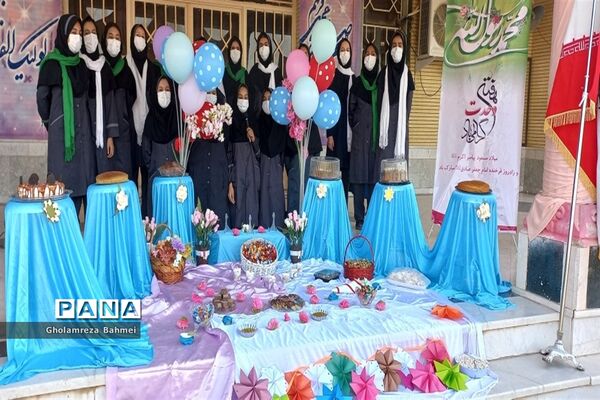 وحدت دانش‌آموزان مدارس ناحیه یک اهواز در برپایی جشن میلاد رسول اکرم (ص)