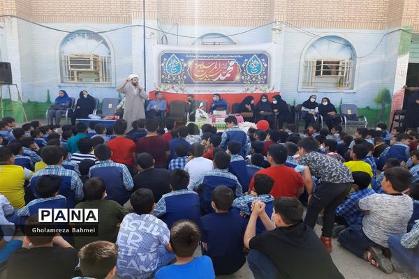 وحدت دانش‌آموزان مدارس ناحیه یک اهواز در برپایی جشن میلاد رسول اکرم (ص)