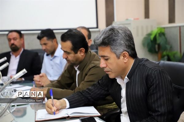 نشست معاونان پرورشی، تربیت‌بدنی و روسای ادرات دانش‌آموزی آموزش و پرورش کرمانشاه