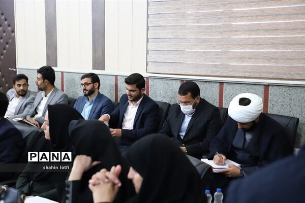 نشست معاونان پرورشی، تربیت‌بدنی و روسای ادرات دانش‌آموزی آموزش و پرورش کرمانشاه