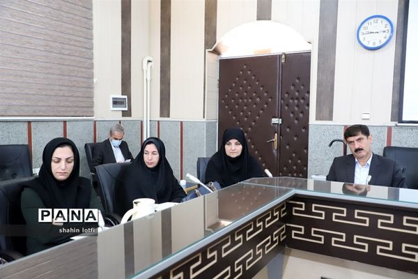 نشست معاونان پرورشی، تربیت‌بدنی و روسای ادرات دانش‌آموزی آموزش و پرورش کرمانشاه
