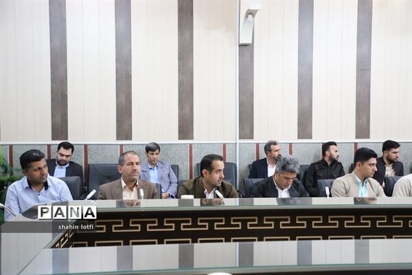 نشست معاونان پرورشی، تربیت‌بدنی و روسای ادرات دانش‌آموزی آموزش و پرورش کرمانشاه