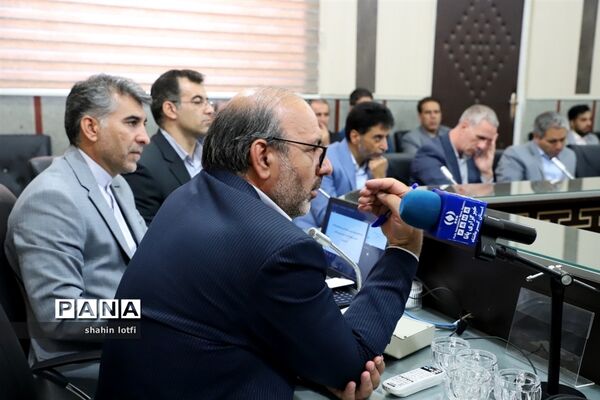 نشست معاونان پرورشی، تربیت‌بدنی و روسای ادرات دانش‌آموزی آموزش و پرورش کرمانشاه