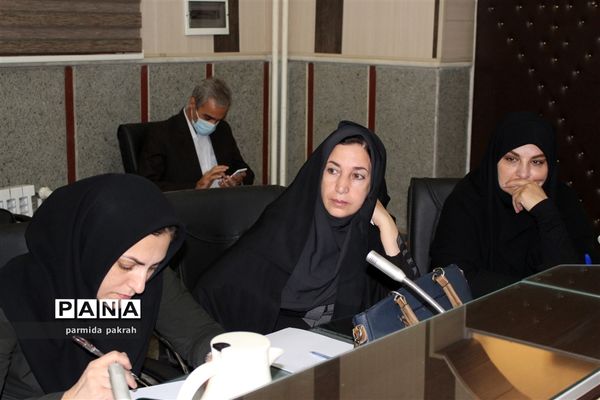 نشست معاونان پرورشی، تربیت‌بدنی و روسای ادرات دانش‌آموزی آموزش و پرورش کرمانشاه