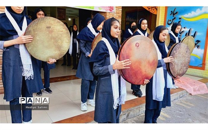 گرامیداشت هفته وحدت در دبیرستان شهید زهره‌وند قرچک/ فیلم