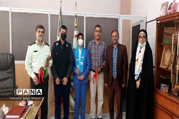 تقدیر دانش‌آموزان سمنانی از زحمات نیروی جان بر کف انتظامی