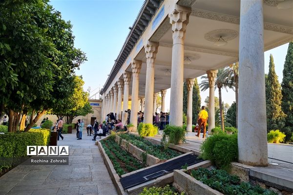 آرامگاه حافظ در سالروز این شاعر پرآوازه