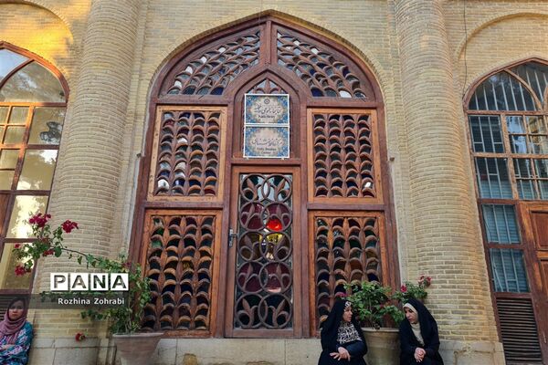 آرامگاه حافظ در سالروز این شاعر پرآوازه
