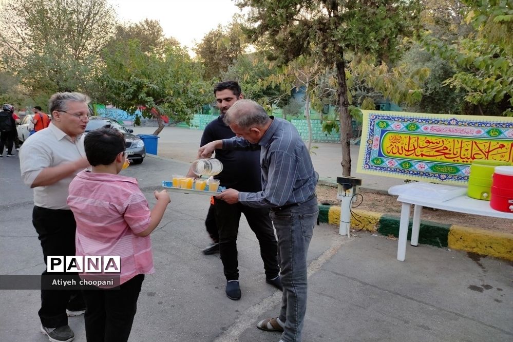 برپایی ایستگاه صلواتی همزمان با هفته وحدت در کانون فرهنگی تربیتی قدس