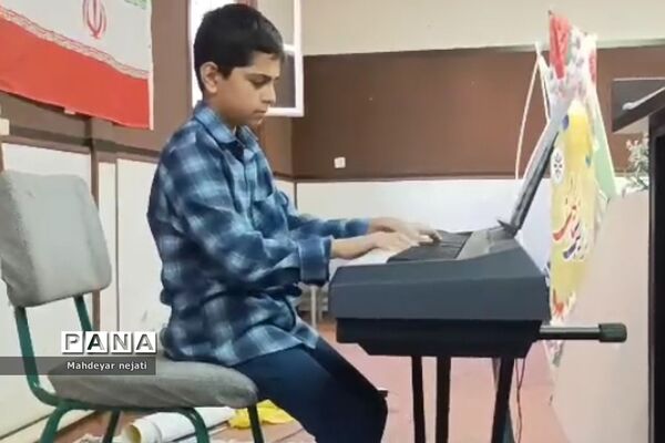 جشن میلاد پیامبر(ص) در دبیرستان استعدادهای درخشان شهید بهشتی رودهن