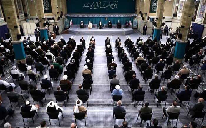 ایستادیم و پیش رفتیم؛ غلط میکند کسی فکر کندن درخت تناور جمهوری اسلامی را هم بکند