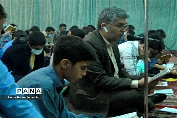 حضور دانش‌آموزان و فرهنگیان منطقه۹ در دعای ندبه