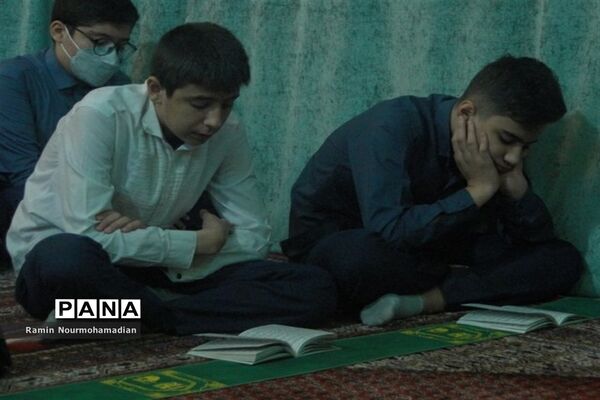 حضور دانش‌آموزان و فرهنگیان منطقه۹ در دعای ندبه