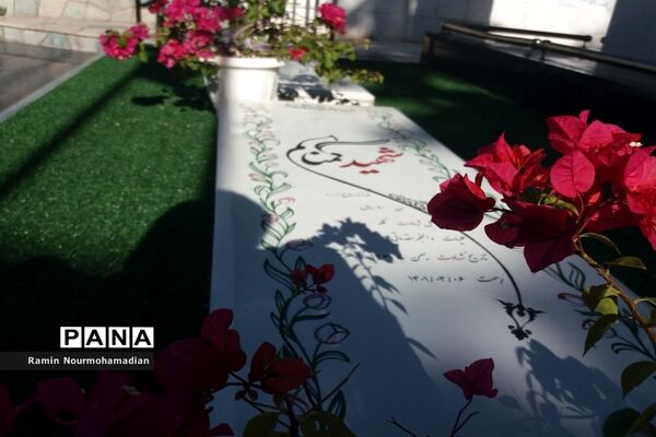 حضور دانش‌آموزان و فرهنگیان منطقه۹ در دعای ندبه