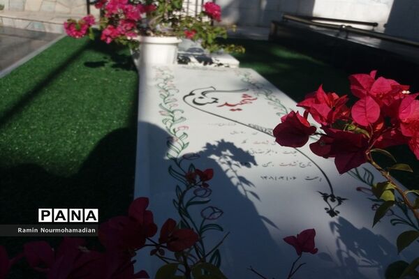 حضور دانش‌آموزان و فرهنگیان منطقه۹ در دعای ندبه