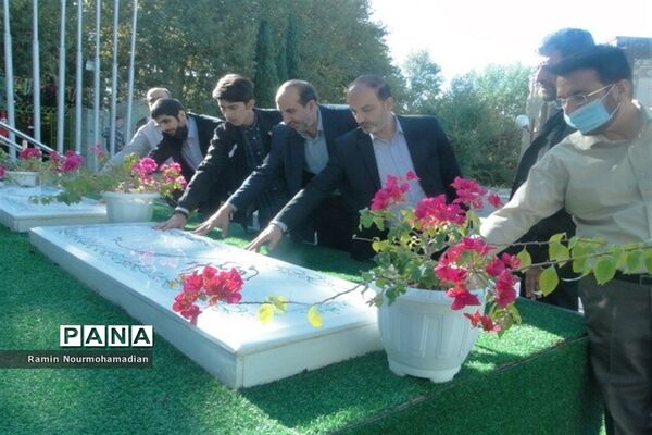 حضور دانش‌آموزان و فرهنگیان منطقه۹ در دعای ندبه