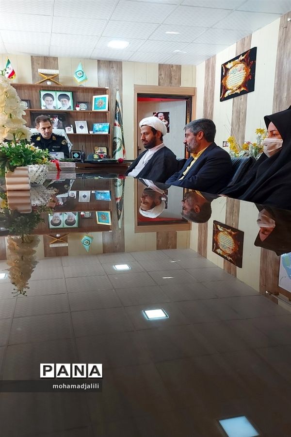 تقدیر از حافظان امنیت کلانتری ۱۳ آزادگان اهواز