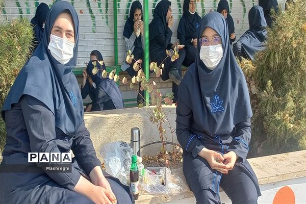 سفره صبحانه نشاط و شادی در دبیرستان شاهد مسفروش کاشان