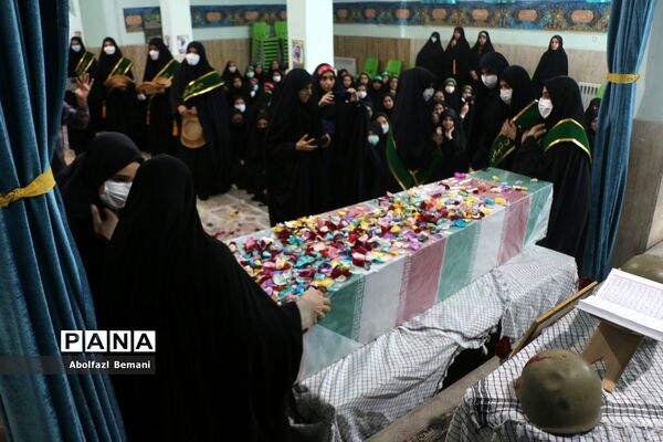 استقبال از شهید گمنام در دبیرستان شاهد رضویه قم