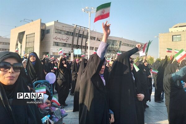 جشن بزرگ میلاد پیامبر مهربانی با نقش‌آفرینی بانوان محجبه و انقلابی مشهد مقدس