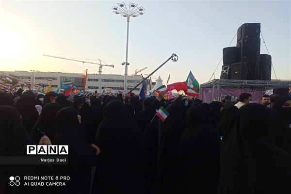 جشن بزرگ پیامبر مهربانی با نقش‌آفرینی بانوان محجبه و انقلابی مشهد مقدس