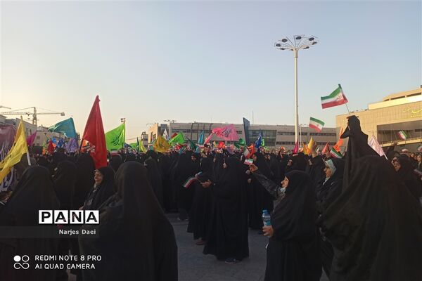 جشن بزرگ پیامبر مهربانی با نقش‌آفرینی بانوان محجبه و انقلابی مشهد مقدس