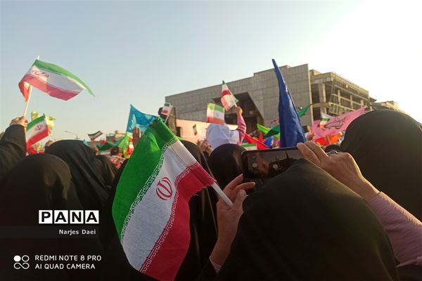 جشن بزرگ پیامبر مهربانی با نقش‌آفرینی بانوان محجبه و انقلابی مشهد مقدس