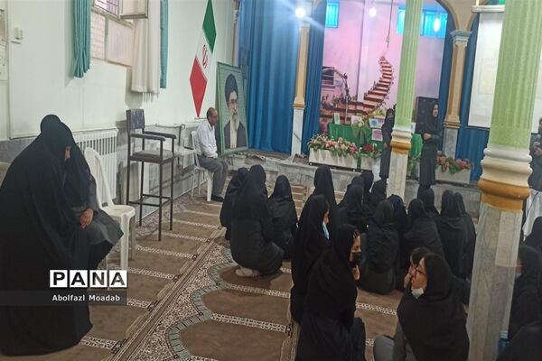 برگزاری جشن هفته وحدت در دبیرستان شاهد مطهره‌ کاشمر