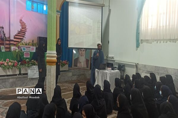 برگزاری جشن هفته وحدت در دبیرستان شاهد مطهره‌ کاشمر