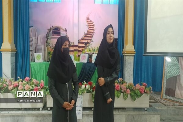 برگزاری جشن هفته وحدت در دبیرستان شاهد مطهره‌ کاشمر